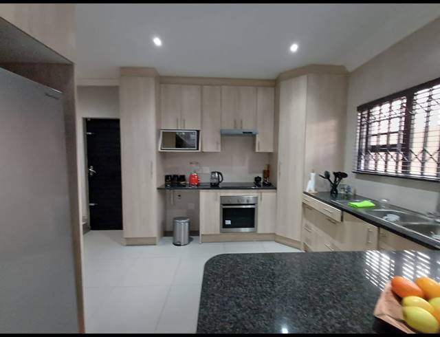 4 BEDROOM TOWNHOUSE FOR SALE IN VANDERBIJLPARK SE 3